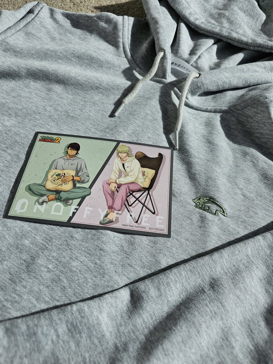 _draw101's tweet image. I've moved cities and treated myself to the #TigerandBunny hoodie... IM SO FUCKING HAPPYHAKFNKAFBJ 😭💖✨️✨️✨️✨️✨️
It's a little thinner than I would like but looks amazing 🥹🥹💖