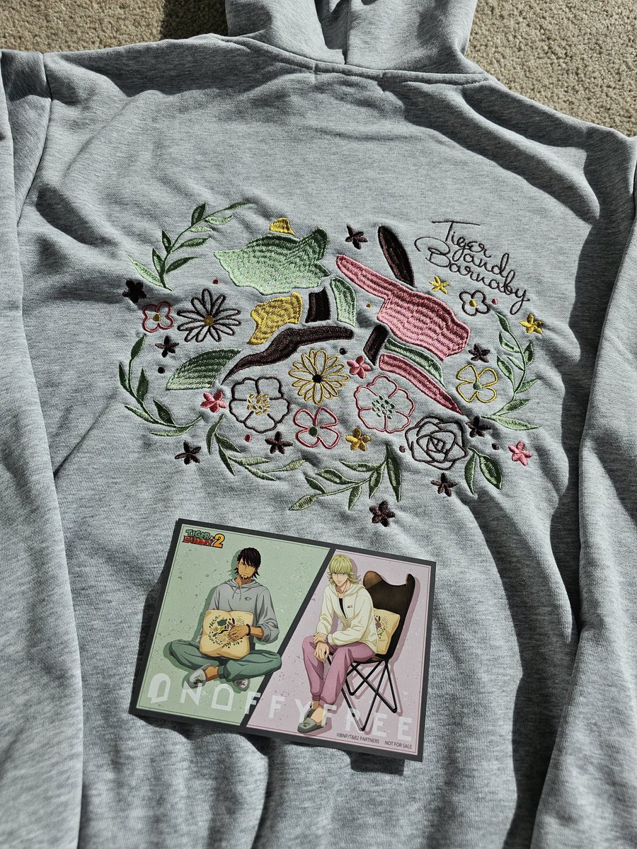 _draw101's tweet image. I've moved cities and treated myself to the #TigerandBunny hoodie... IM SO FUCKING HAPPYHAKFNKAFBJ 😭💖✨️✨️✨️✨️✨️
It's a little thinner than I would like but looks amazing 🥹🥹💖