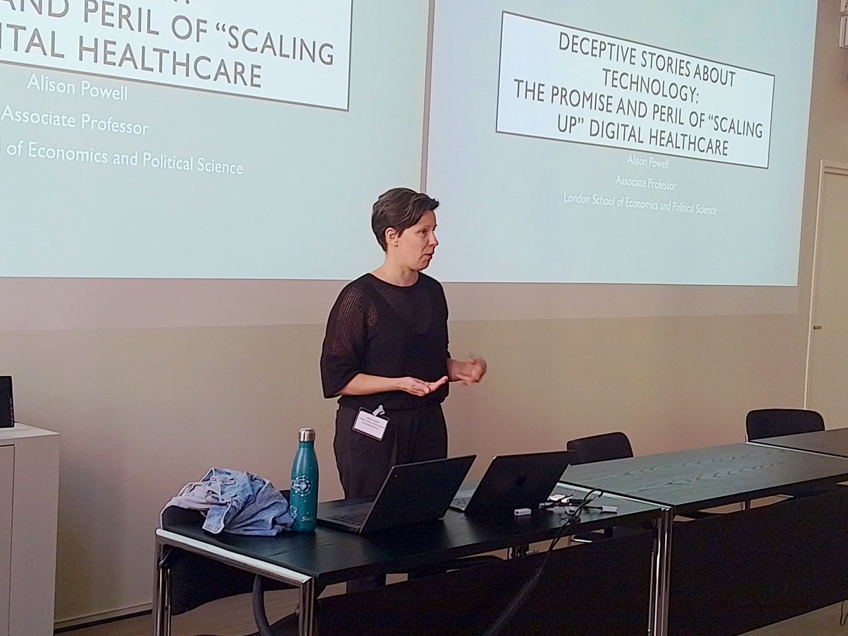 #RevaluingExpertise It’s time for the first keynote speaker, @a_b_powell (LSE) ⚡️ Her presentation explores ‘deceptive stories’ about technology and describes the mismatches between the promises of digital scalability and the multi-scalar nature of the UK’s National Health.