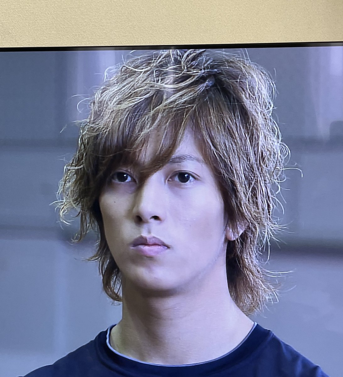 テレビでブザービートやってる、どういう髪型なんだろうこれ…これが