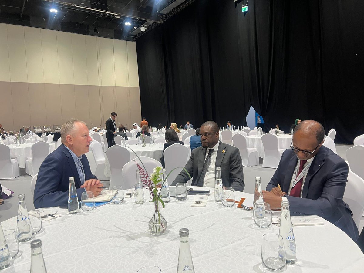 I had a productive meeting with the Vice President of Global Government and Public Affairs Phillips International B.V. on the sidelines of the Abu Dhabi Global Health Week. We discussed potential collaboration in line with the #NewPublicHealthOrder aspirations.