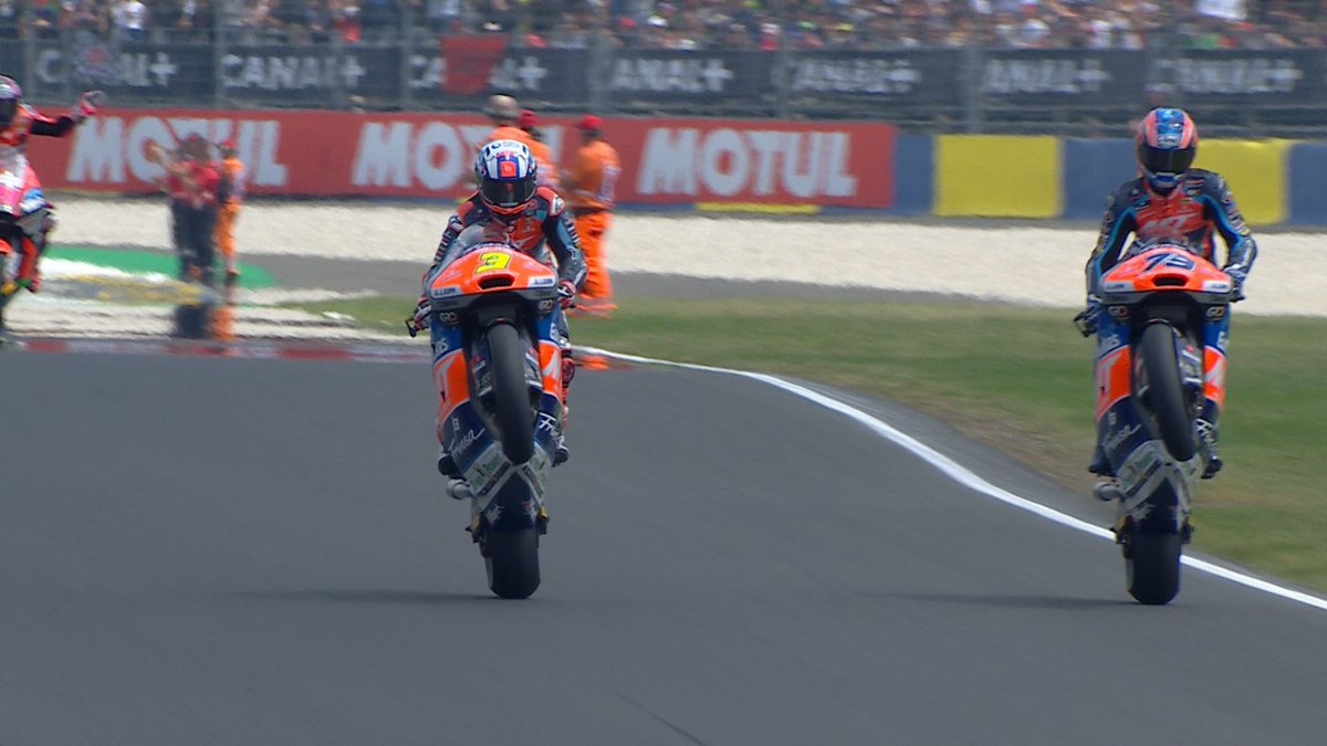 🇪🇸El Wheelie más especial ❤️ #frenchgp 

🇬🇧The most special Wheelie ❤️ 💨 #wheeliewednesday 

#mthelmetsmsifamily♥️ #mthelmetsmsi #Moto2Worldchampionship #MotoGP #2024season #sergiogarciadols #pilotodeburriana #aiogura #ogura