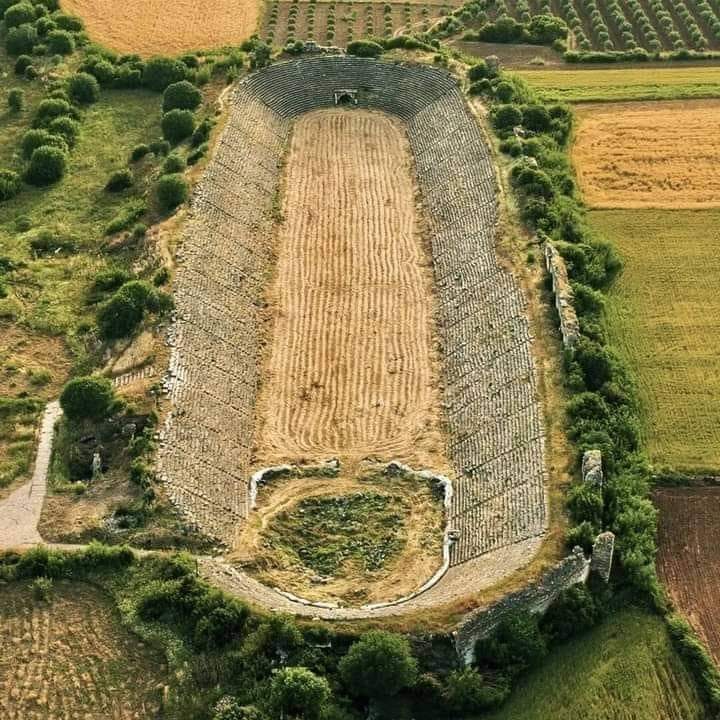 2000 yıllık bir stadyum. (stadion)
Afrodisias Antik Kenti, Karacasu, Aydın, Türkiye