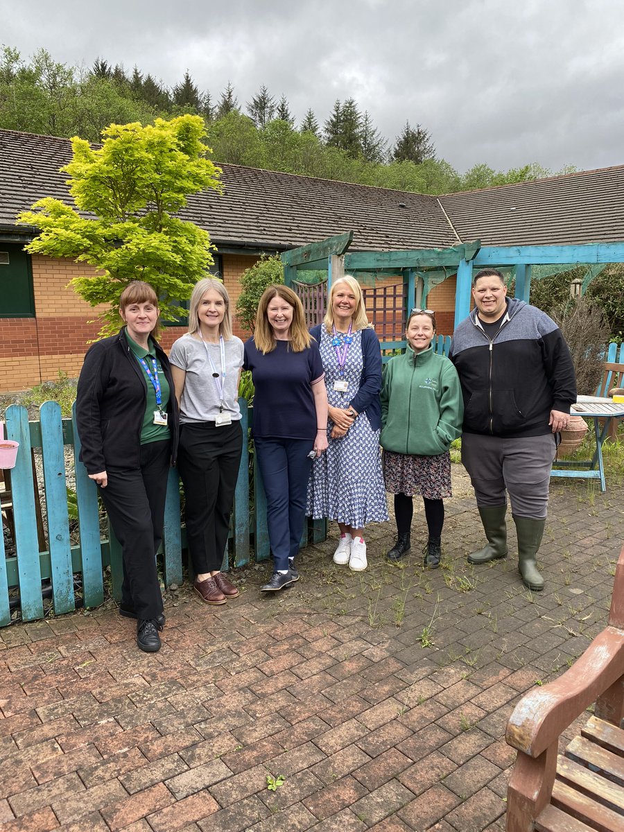 For dementia action week, staff at health & well-being centre Ysbyty George Thomas are volunteering their time to tidy up the garden ready for use for those accessing our services #dementiaactionweek2024 @CTMUHBDietetics @ctmrpb @CTMUHBspeech @CTMUHBOT