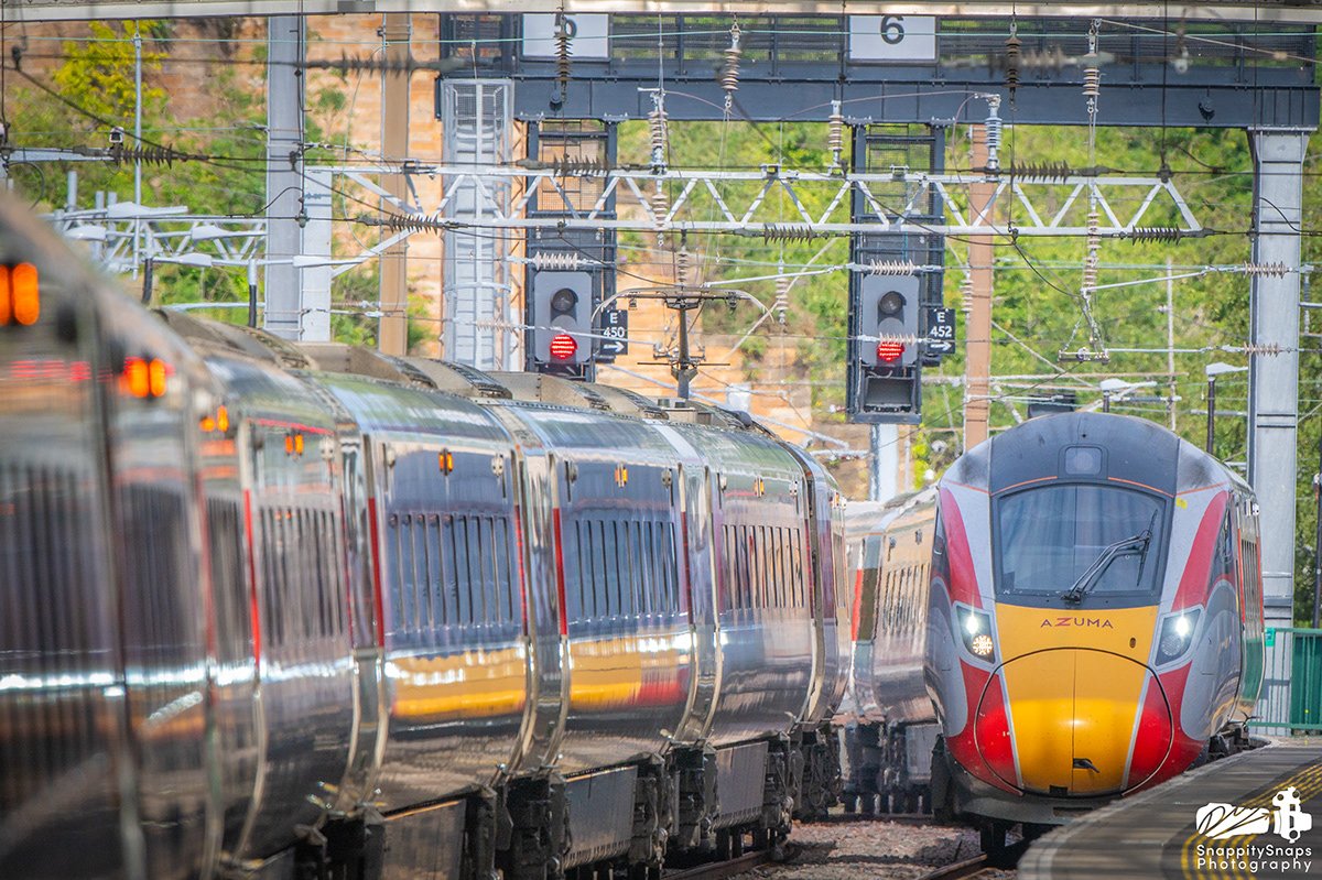 Happy 5th birthday to the @LNER Azuma class 80X family. Over the last 5 years they've managed to do; 58,000,000 miles 2000 loops of the earth 51% reduction in LNER's carbon footprint Happy birthday Azuma @networkrail @NetworkRailSCOT @NetworkRailEDB @HitachiRailENG