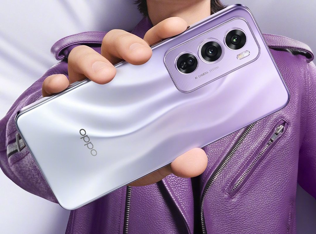 Oppo Reno 12 & Reno 12 Pro Official First Look 
1️⃣2️⃣ 〰️#OppoReno12
3️⃣4️⃣〰️ #OppoReno12Pro

Both models have 3 Rear Cameras 📸 & Back slightly curved with Flat Screen nd soft Edges
@Vis_subaru