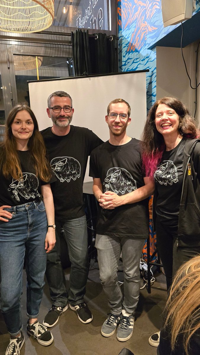 EloScicomm's tweet image. J'étais super contente hier soir de passer la 2eme soirée #pint24 @pintofscienceFR à Lyon! 
J'ai même eu l'honneur de présenter le festival dans ce beau bar !
Bravo l'équipe 👏 
♥️ @lucieboel