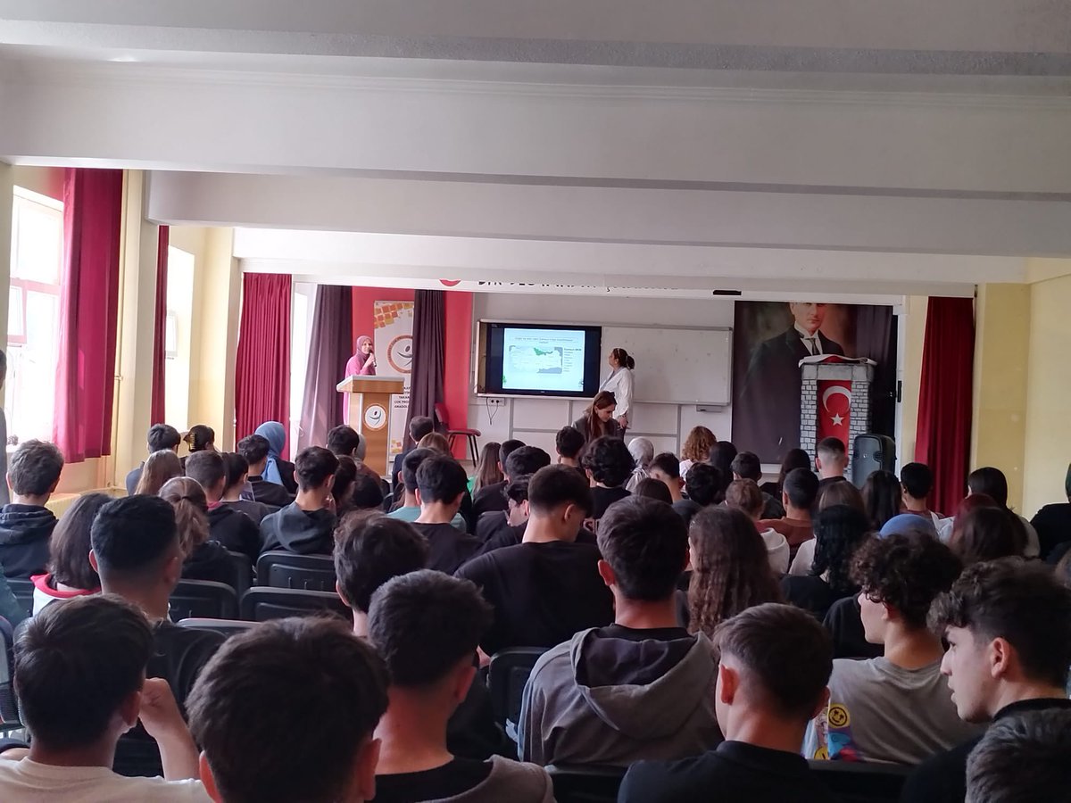 Yakakent Çok Programlı Anadolu Lisesi’nde ve Yakakent İmam Hatip Lisesi’nde Organ Bağışı hakkında eğitim verdik. Organ bağışının önemini anlatıp soruları cevapladık.