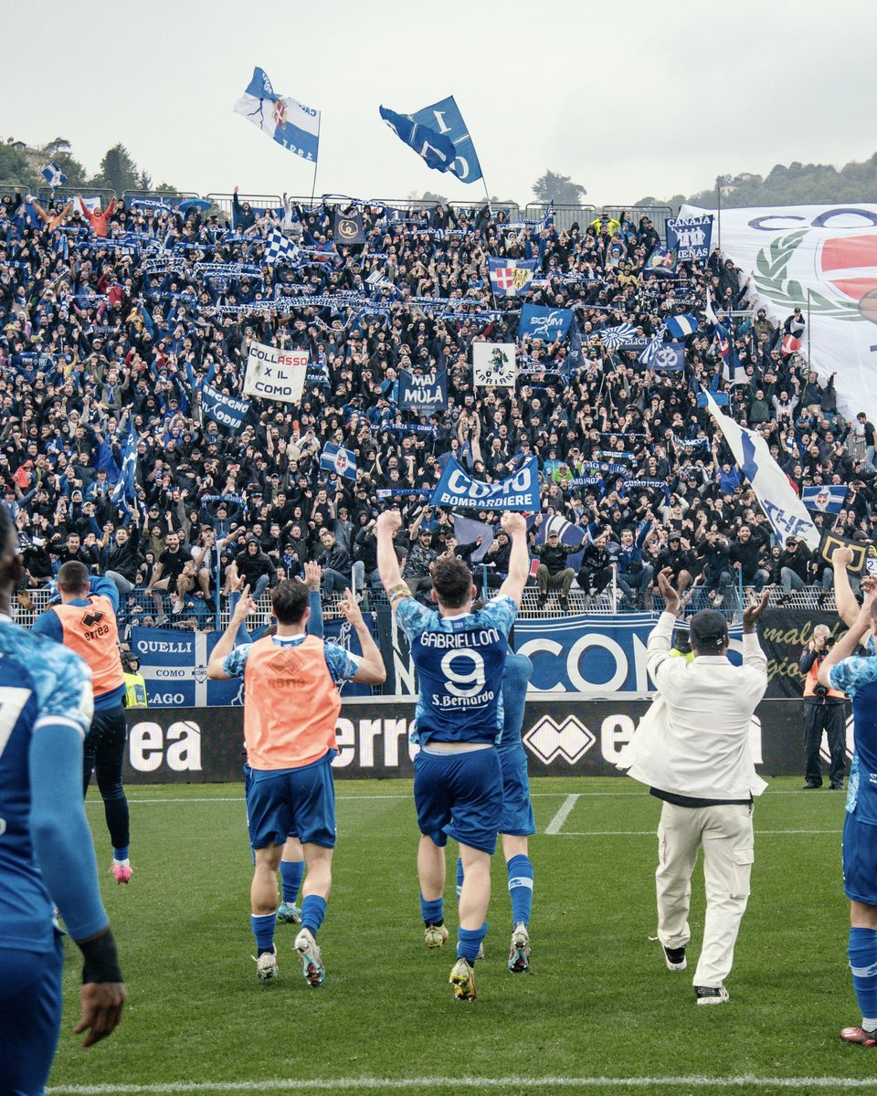 FaktaSepakbola's tweet photo. 🚨🇮🇹 Ini Alasan Como Tidak Merekrut Thom Haye!

Menurut Mirwan (Perwakilan pemilik Como 1907), pihak klub menilai Thom Haye tidak memenuhi standar klub untuk mengarungi Serie A musim depan.

🎙️"Tidak mungkin [rekrut Thom Haye]. Kami sudah melihat dia dan tidak memenuhi standar untuk mengangkat [tim]. Jadi pelapis mungkin bisa, tapi pelapis ketiga," kata Mirwan

🎙️"Kami pernah melihat Thom Haye karena cocok di Serie B. Tapi untuk ke Serie A belum tentu jadi kami belum berani. Venezia juga akan melakukan hal serupa jika lolos ke Serie A tentu mencari pemain baru juga. Kalau tidak mereka bisa turun lagi ke Serie B," ujarnya.

🎙️"Tapi kami masih kekurangan pemain nomor 8 dan 10 yang harus dinamis serta agresif. Sedangkan Thom sendiri bukan tipe seperti itu karena kami butuh permainan pressing. Thom tipe pemain quarterback dengan umpan akurat dari belakang, bukan tipe pemain pressing. Jadi secara sistem tidak sesuai dengan permainan kami," ucapnya.

🗒️@CNNIndonesia