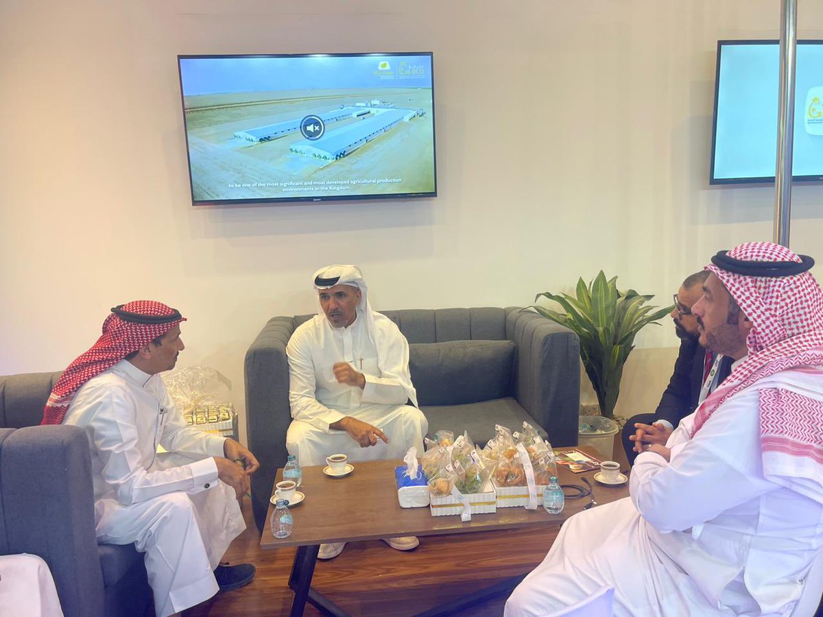 We are happy to meet with our costumer and our teem work(Agricultural Gulf Layer Breeder Company GLBCO) #Middle_East_Poultry_Expo 
 #Poultry_Equipment #PoultryExhibition #SaudiPoultry #AnimalFarming #animalfeed #animalfeeding  #SaudiAgriculture
#hy_line