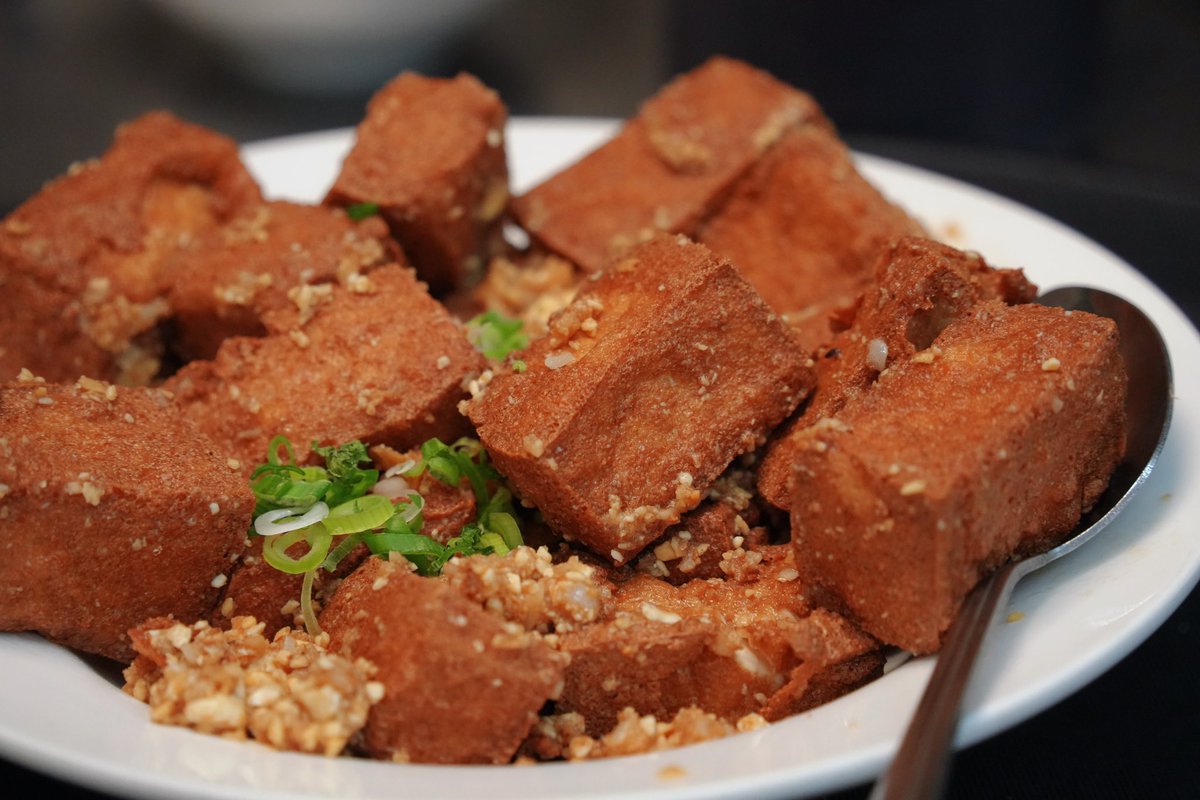 Fried Tofu with Salty Egg is prepared by coating tofu with a golden, crispy exterior while maintaining its tender texture inside. This dish offers a rich and layered taste experience.
📍Taiwan Cafe, Milpitas, CA
#FoodLove #SiliconValley #BayArea #FoodisLove #foodpic #foodblogger
