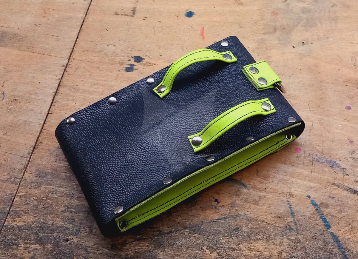 Small bag Black and neon green Available here : etsy.com/listing/167074… #leatherwork #leatherbag