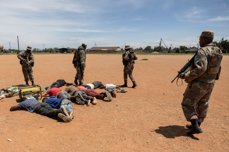 S. African communities terrorised by gold mining gangs dlvr.it/T6vKK1