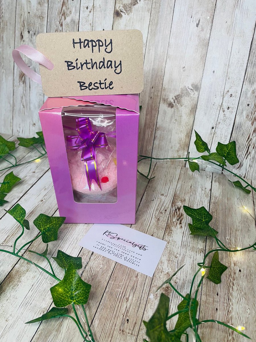 Lovely best friend gift. 
Sock Cupcakes. Perfect little gift for any occasion.

ktspecialgifts.etsy.com/listing/170358…

#friendgift #ukgiftam #giftforher #socks #sockcupcakes #friendgiftideas #cupcakesocks #birthday #cheerupgift #craftbizparty #etsy #gifts