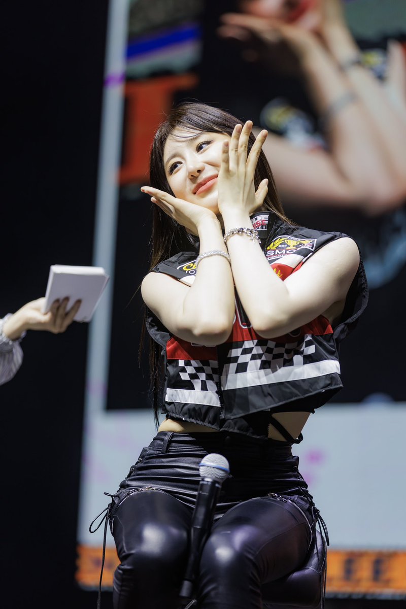 lee chaeyeon pics tweet media