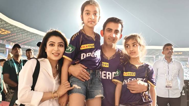 🗣Gautam Gambhir: 'Aazeen's favourite player is Andre Russell and Anaiza's is Rinku Singh.'