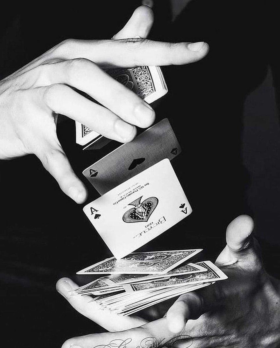 Destedeki bütün kartlar sizin kaybedeceğiniz biçimde dizilmişse o eli kazanmanın tek yolu kurallara karşı gelmektir

Paul Auster #gunaydın yüreğiniz kadar güzel bir gün diliyorum.❤️