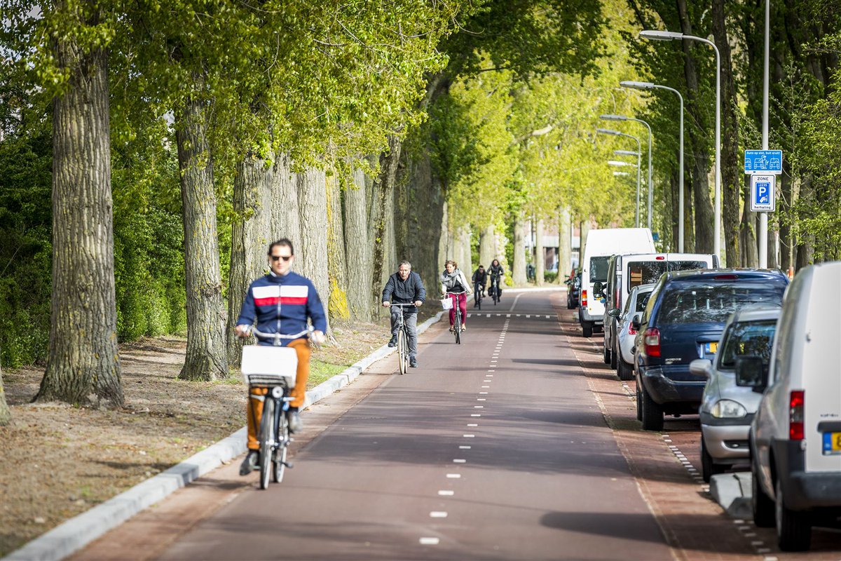 Morgen, donderdag 16 mei, is het Fiets naar je werkdag! Waarom met de tram of auto als je op de fiets sneller, duurzamer én goedkoper onderweg bent? Fiets jij morgen ook naar je werk? Laat het ons weten! check: tinyurl.com/Fiets-nWd

#denhaagfietst #fietsnaarjewerkdag #duurzaam