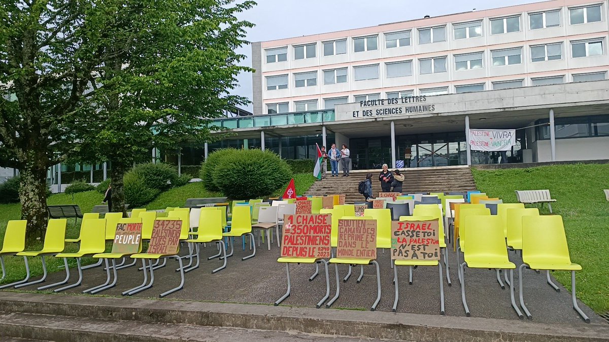 Action symbolique du syndicat étudiant FSE devant FLSH de Limoges pour commémorer les 76 ans de la Nakba en Palestine en plein conflit dans la bande de Gaza