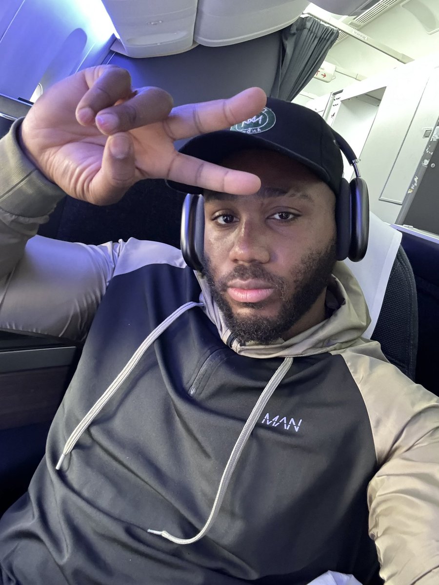RealKiddWaya's tweet photo. Peace and love ✈️✌🏽 https://t.co/BSNcfe4aeN