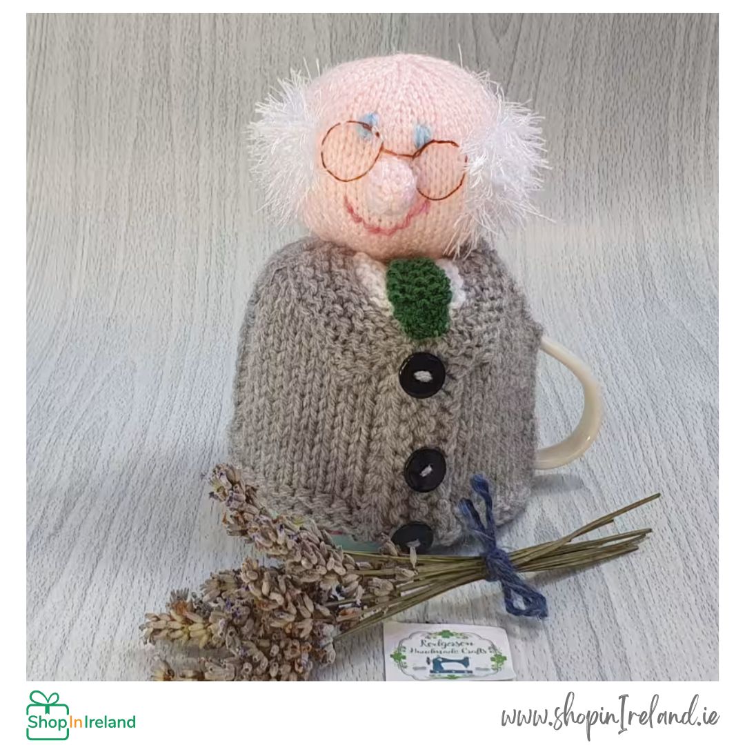This hand-knit teapot cosy is an adorable representation of Michael D Higgins himself, the 9th president of the Republic of Ireland, and the Emerald Isle.  shopinireland.ie/copy-of-handkn… 

#shopinireland #supportsmallbusiness #supportirishbusiness #shoplocal