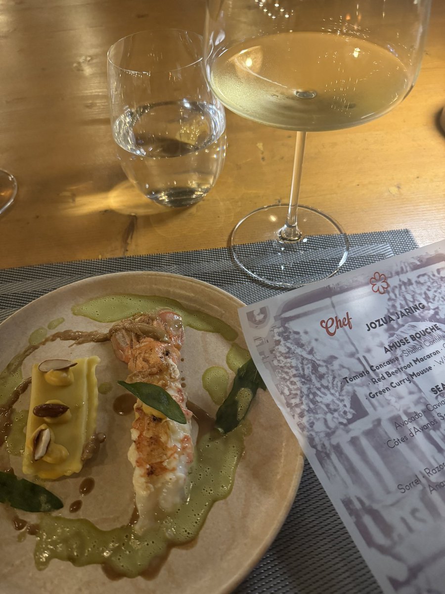 Nirvana Hotels , Michelin Yıldızlı Şefler serisinin ikincisi  Chef Jozua Jaring ‘in nefis sunumları ile Nirvana Cosmopolitan’da faaliyet gösteren  @chayotenirvana şef restaurant’ta  gerçekleşti.⭐️Michelin yıldızlı Chef @jozuajaring ⭐️#jozuajaring