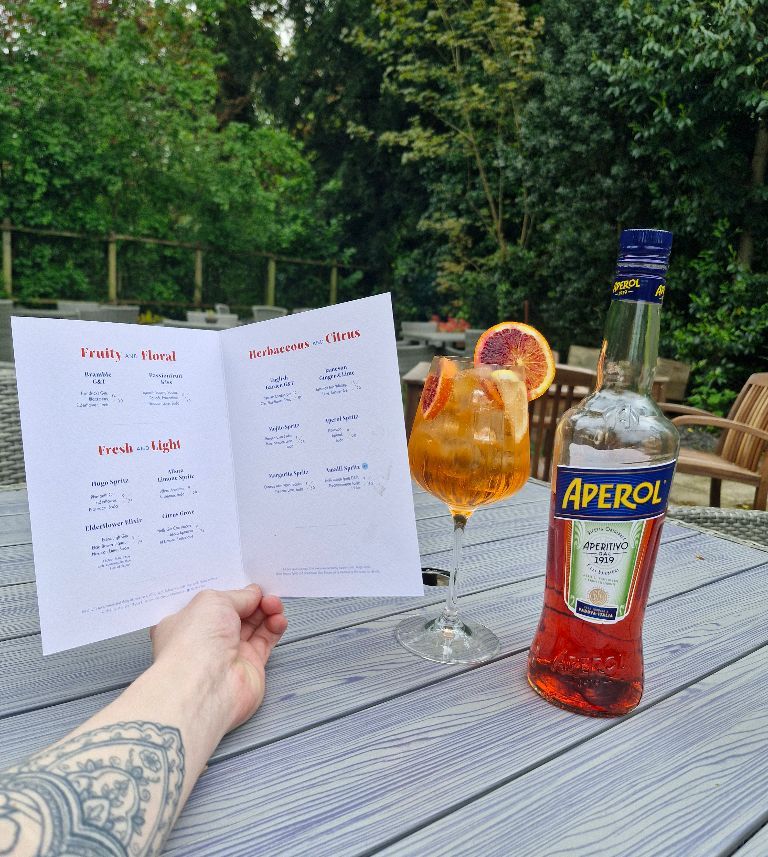 I wonder if there is an Aperol Spritz somewhere out there thinking about me, too
For the perfect Aperol Spritz:
Fill a large wine glass with ice
75ml Prosecco
50ml Aperol
25ml Soda
Garnish with a slice of orange and enjoy!
@youngspubs @berkmann_wine
#Spritzseason #Springatyoungs