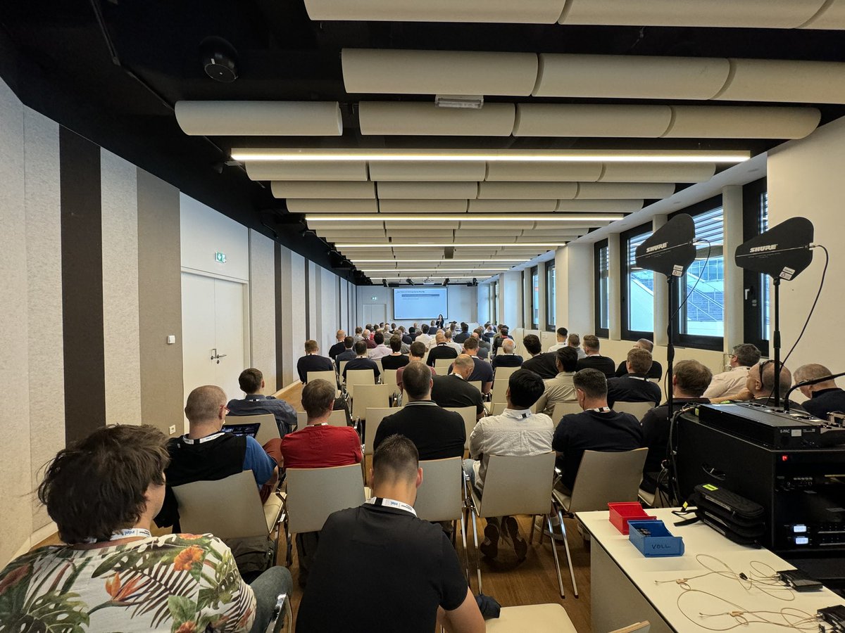Dobias van Ingen (@networkingdvi) on Twitter photo Meggie Yao presenting The Connected Student with <a href="/HPE_Aruba_EMEA/">HPE Aruba Networking EMEA</a> AOS10 and Airgroup at #hpetechjam Meggie Yao presenting The Connected Student with <a href="/HPE_Aruba_EMEA/">HPE Aruba Networking EMEA</a> AOS10 and Airgroup at #hpetechjam