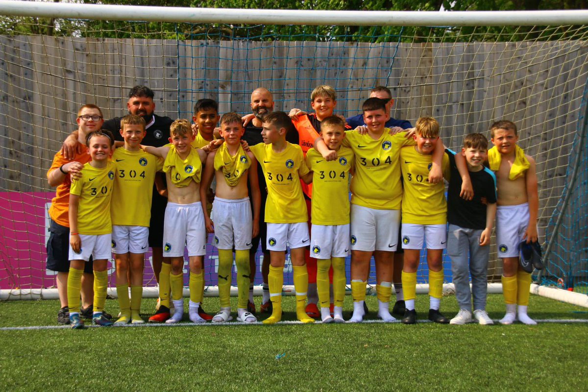 SolihullMoorsYJ's tweet photo. League Champions! 🏆

A huge well done to our U12LK team who were crowned Premier Division champions on Sunday! After only losing one game all season, the title was decided by a play-off vs strong Alvechurch team. The boys dug in to emerge 3-2 winners and be crowned champions 🏆 https://t.co/bcpaLLj5rP