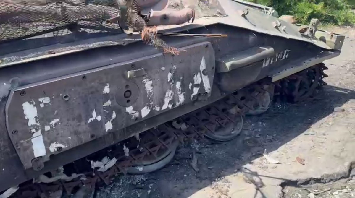 Spring 2023

Destroyed 🇺🇦FV103 Spartan APC in the city of Bakhmut, Donetsk region.

#UkraineWar #UkraineFrontLines #warfootage #lost_warinua
