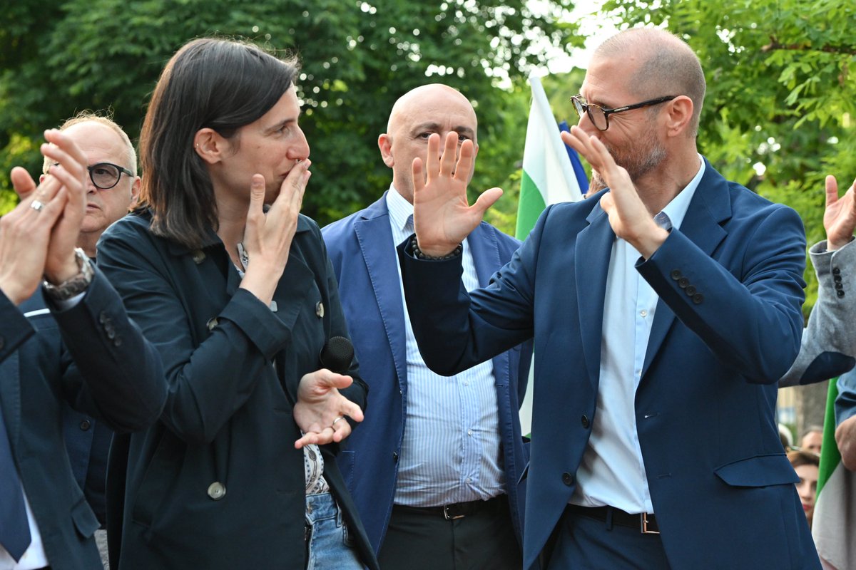 Humberto Insolera (@insolerah) on Twitter photo Energia positiva con voi! Con <a href="/ellyesse/">Elly Schlein</a>, siamo più forti! Insieme per un'Europa inclusiva e equa. Votate per il futuro! #EuropaAllAvanguardia #Elezionieuropee2024 <a href="/pdnetwork/">Partito Democratico 🇮🇹 🇪🇺</a> #HumbertoInsolera Energia positiva con voi! Con <a href="/ellyesse/">Elly Schlein</a>, siamo più forti! Insieme per un'Europa inclusiva e equa. Votate per il futuro! #EuropaAllAvanguardia #Elezionieuropee2024 <a href="/pdnetwork/">Partito Democratico 🇮🇹 🇪🇺</a> #HumbertoInsolera