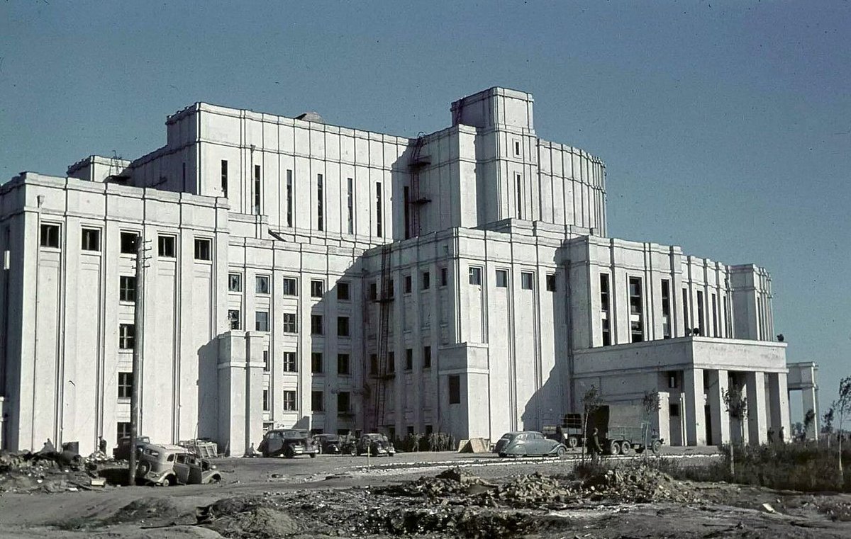 🏛 Менск, Оперны тэатр, 1941 год

📸 Са старонкі Маслий Дмитрий.