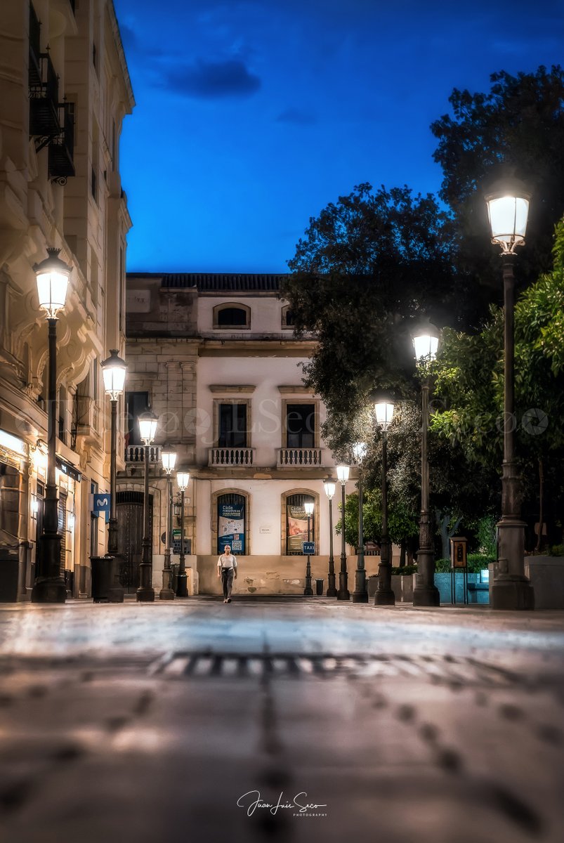 Un silencio perfecto... y después amanece ~ Plaza de las Tendillas (Córdoba).
@Cordoba_spain @CordobaESP @VerCordoba @TurismoAndaluz @viveandalucia