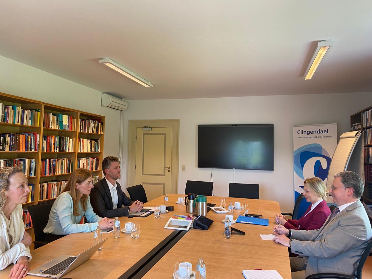 It is of high importance to spread true information about 🇷🇺aggression against🇺🇦. Had the opportunity to meet with Clingendael Institute researchers @bob_deen, @JSoldatiuk, @MaaikeOh and to brief them on last developments in @ZelenskyyUa’s Peace Formula & the Global Peace Summit.