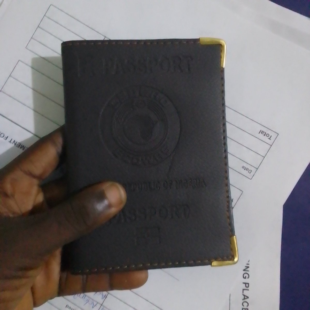 My experience with @nigimmigration oshogbo chapter
There is this mentality people have about those who reg for their passport online,that they won't attend to you and they won't process your passport,well I can say the system is better now than what you think @InsideOsogbo