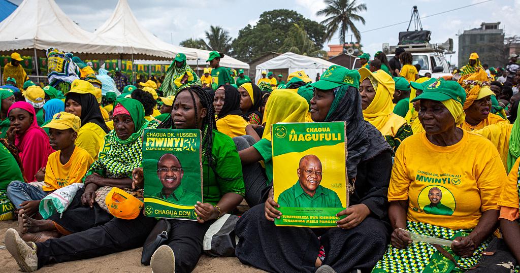 AfricaFactsZone's tweet photo. Former President John Magufuli made Tanzania a Middle Income country.

He provided free education for citizens.

He rejected a $10 billion loan from China.

He didn't go on state trips outside Africa.

He reduced the cabinet's size from 30 to 19.

He banned Government officials from foreign trips and abolished their tax exemptions.

His administration built Tanzania Standard Gauge Railway, Mfugale Flyover, Julius Nyerere Hydropower Station, Ubungo Interchange, Selander Bridge, Kigongo-Busisi Bridge, Huduma Bora Za afya, Vituo Bora Za Afya.