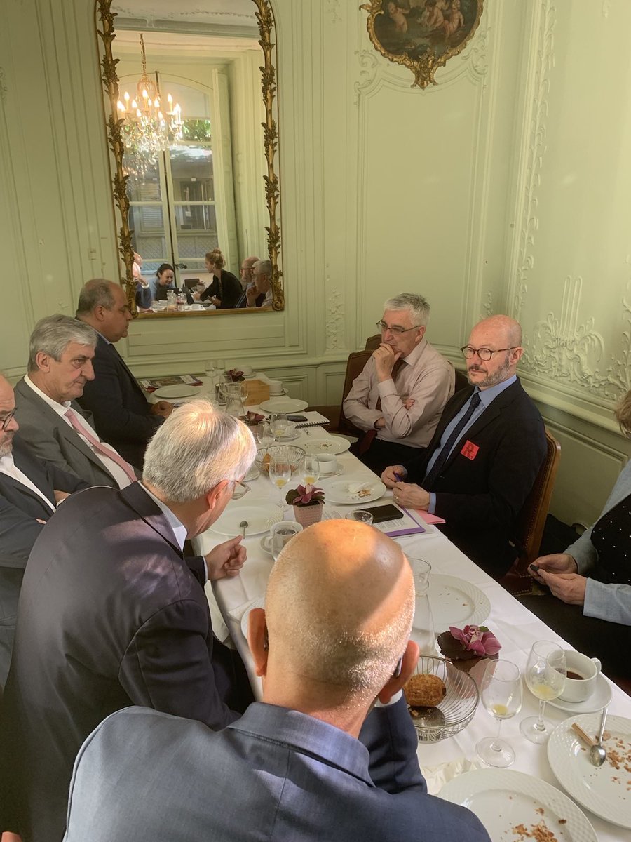 Crise viticole 🍇
Heureux d’avoir accueilli Jean-Luc Gleyze président de la @Gironde au Sénat pour échanger avec mes collègues <a href="/senateursPS/">Sénatrices et sénateurs socialistes 🇪🇺</a> sur l’accompagnement social des viticulteurs expérimenté par le Département 33 et l’actualité du projet de loi d’orientation agricole #PLOA
