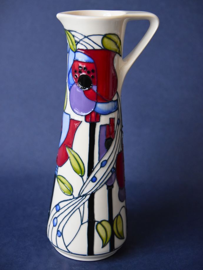 Moorcroft Pottery Millside JU7 Rachel Bishop
#moorcroft #moorcroftpottery #Millside #RachelBishop #StratforduponAvon #Warwickshire 
#pottery #ceramics #art 
bwthornton.co.uk/Moorcroft-Late…