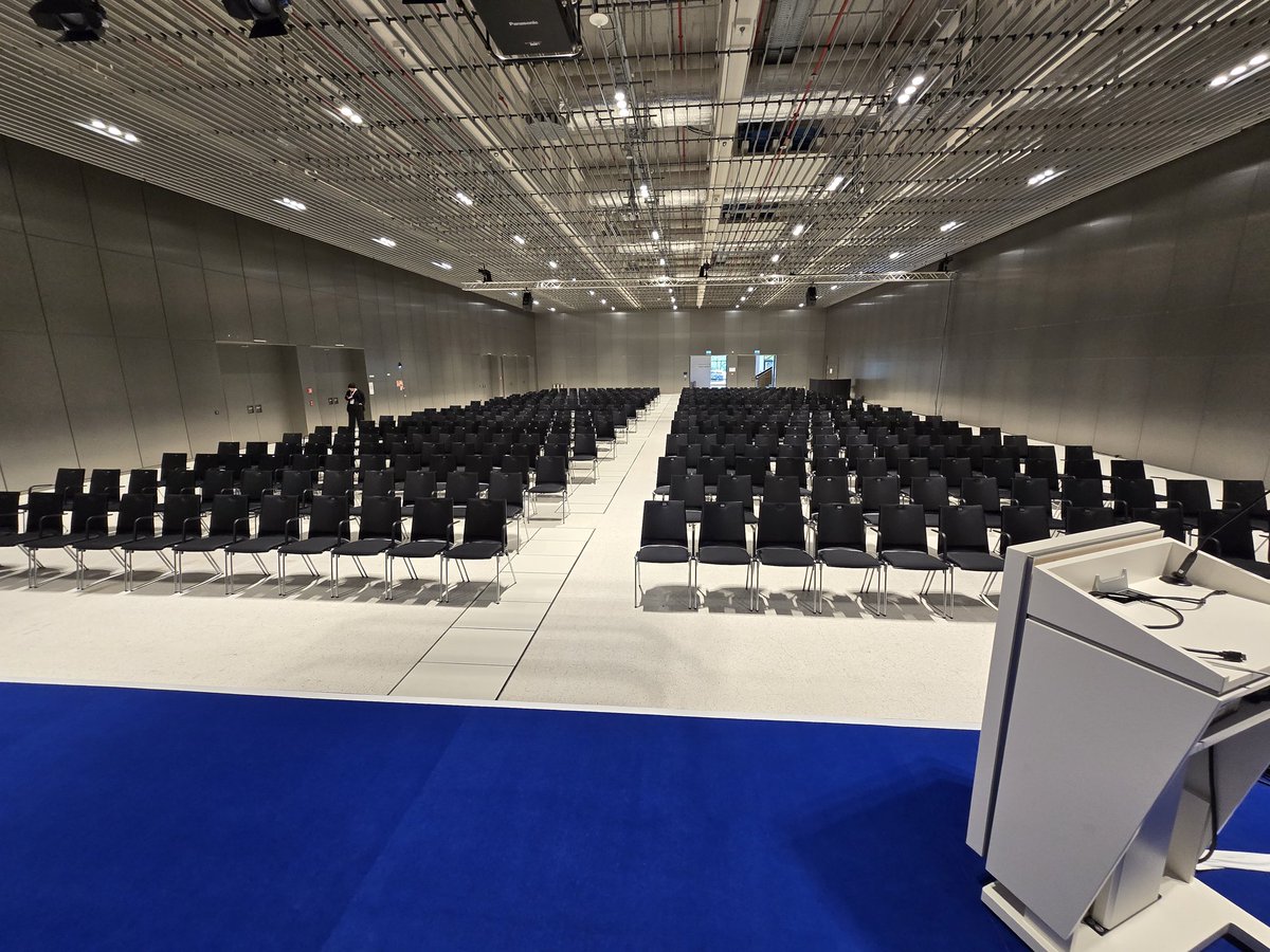 This room looks promising! 🤩 Halle Süd D is ready for 'Five best @azure #accessControl practices at high noon! See you all there 12 sharp! #CloudSummit #mvpbuzz #rdbuzz