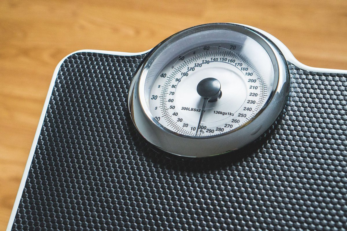 A major new UK study has found that offering text messages with financial incentives is effective in helping men to lose weight. 

The @NIHRResearch funded Game of Stones study offered men £400 for losing weight over 12 months. 

capcnews.blogs.bristol.ac.uk/2024/05/15/cas…

#Obesity #MensHealth