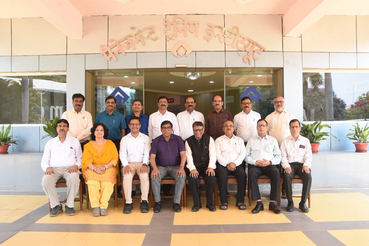 SAILranchi's tweet image. &quot;PULSE: Managing Difficult Conversations for Performance Improvement&quot; program concluded successfully on May 08-09 at MTI. 13 CGMs gained valuable skills in handling tough workplace conversations. Thanks to Dr. Ashis Sen for his expert guidance.  #Leadership #DifficultConversation