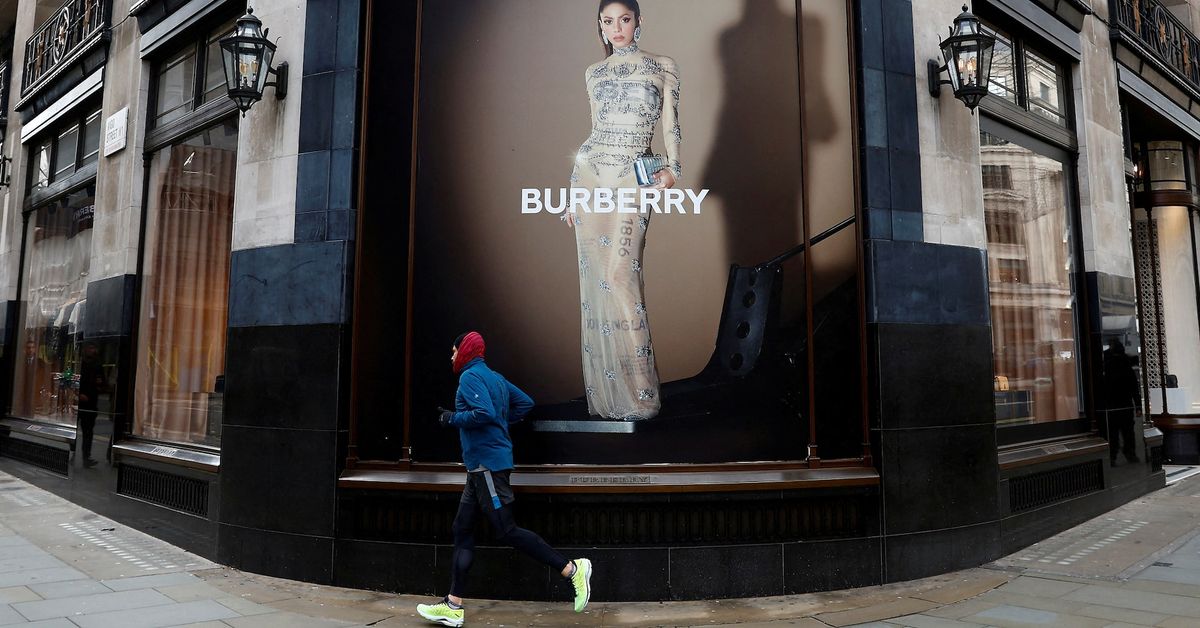 Burberry's profit slumps 34% as sales in China drop sharply reut.rs/3WGSYEs