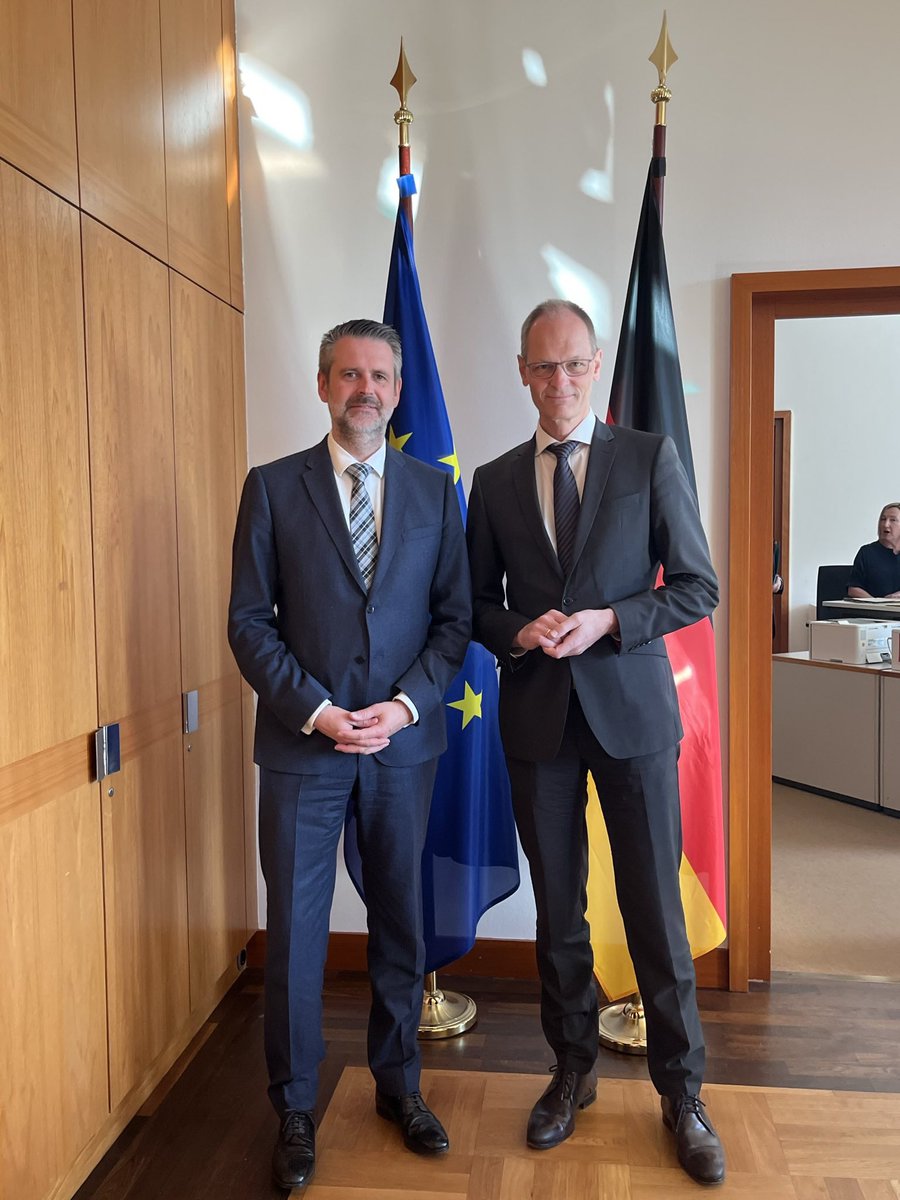 @MSCheusgen <a href="/MunSecConf/">Munich Security Conference</a> <a href="/MFAIceland/">MFA Iceland 🇮🇸</a> <a href="/martineyjolfs/">Martin Eyjolfsson</a> Ein guter Austausch mit Staatssekretär Thomas Bagger zur geopolitischen Lage, Arktis, Sicherheitslage Europas und #NATO.