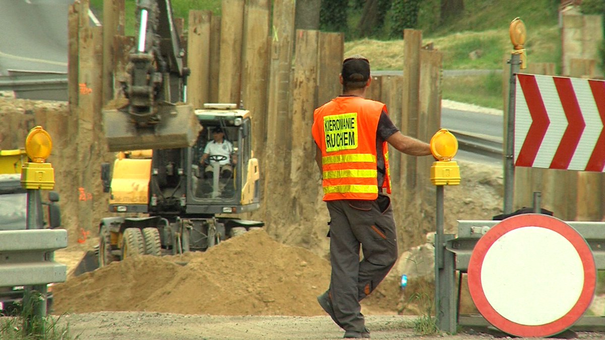 Trwają prace remontowe na drodze wojewódzkiej numer 178 między Trzcianką a Czarnkowem. Dotychczasowy bypass i zniszczony nasyp, ma zastąpić nowa, przebudowana jezdnia asta24.pl/2024/05/15/wie…