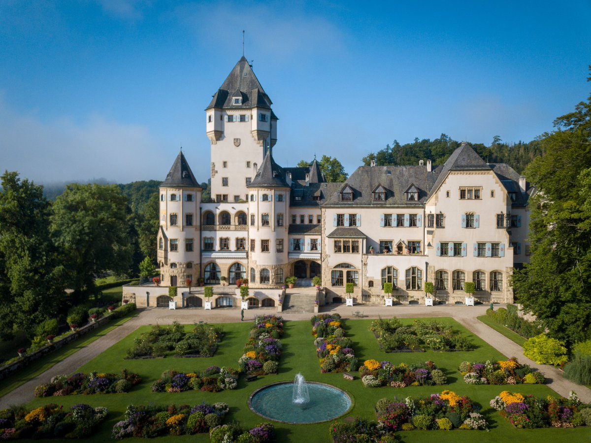 🌿 Visit the gardens and grounds of #BergCastle on 1st and 2nd June as part of the initiative '#Rendezvousauxjardins' organised by the @kult_min! 👉 Don't miss this unique opportunity and book your ticket now: bit.ly/rdv_berg (Subject to availability) ©MGD/C.Piscitelli