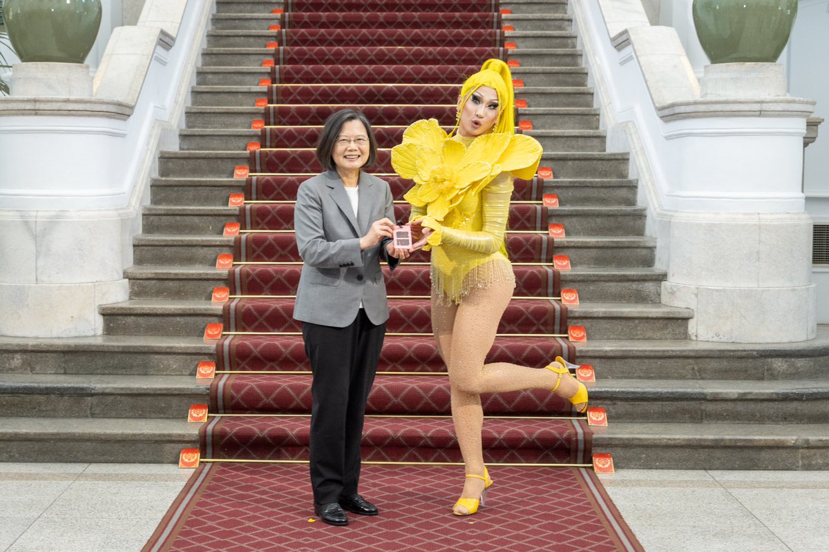 Delighted to see @66wind99 & fellow queens perform at the Presidential Office today. Nymphia, as the S16 winner of @RuPaulsDragRace, is now a queen for the world. We're all looking forward to you lighting up the stage with #Taiwanese pride at our pavilion at the Paris Olympics.