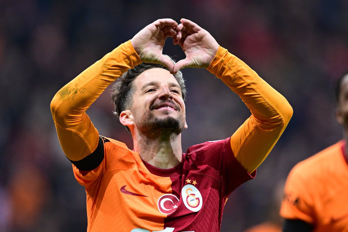 Mehmet Özcan: “Galatasaray, mevcut sözleşmesinde yıllık 4 milyon Euro kazanan Dries Mertens ile 2.9 milyon Euro'dan 1 yıllık yeni anlaşma sağladı.” ❤️✍️
