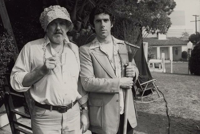 Robert Altman and Elliott Gould on the set of CALIFORNIA SPLIT (1974).