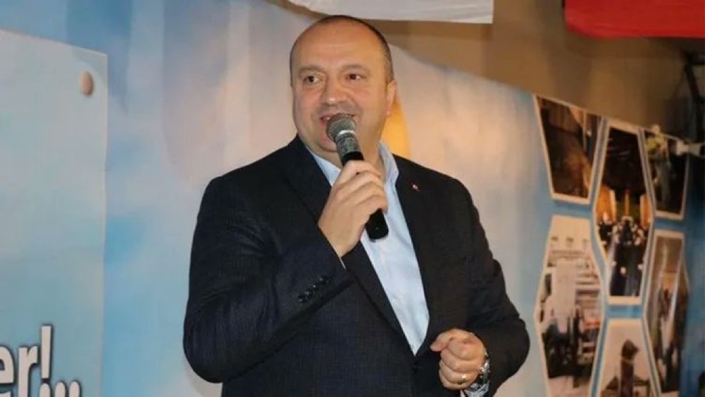 Yalova'da CHP'li Çınarcık Belediyesi Başkanı Avni Kurt dayısının oğlu Cabir Balkış'ı başkan yardımcısı yaptı.