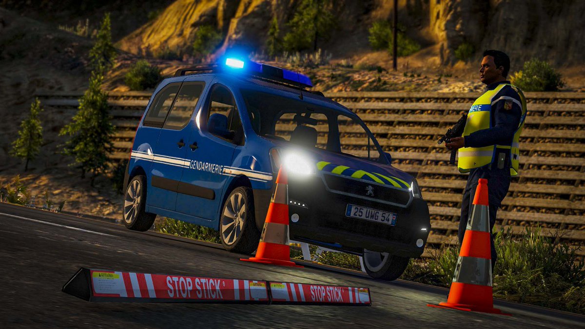 #Epervier - Message de service 
NE SIGNALEZ PAS LES CONTROLES DE POLICE ! 
Vous facilitez peut être la fuite de criminels.